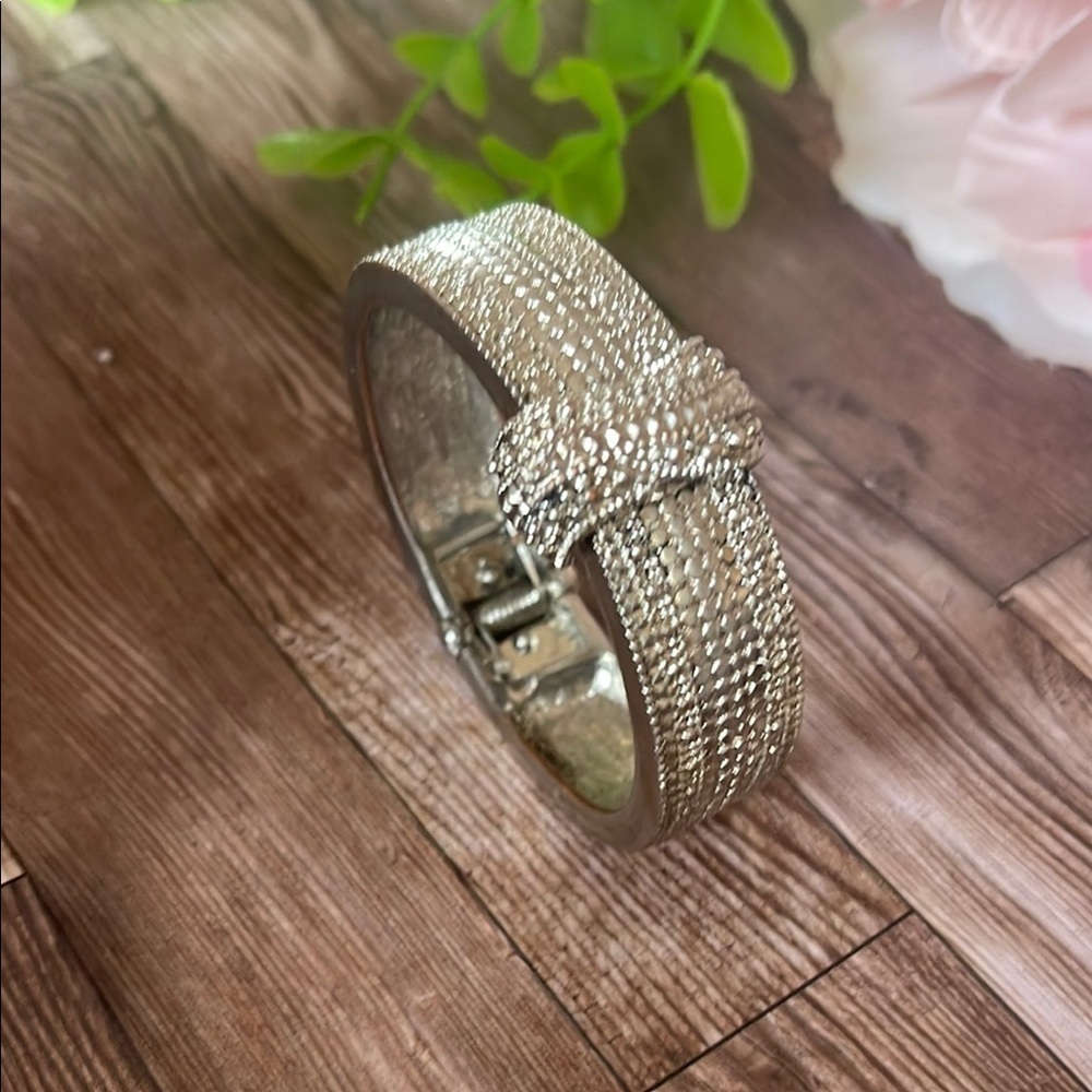 Chic Silver Textured Bracelet - Picture 7 of 10